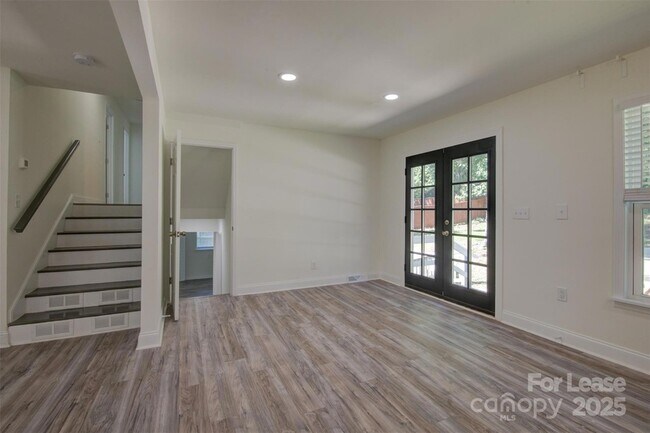 Building Photo - 3900 Rhodes Ave