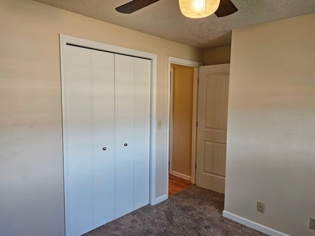 Building Photo - 3Bd/2Ba Single Story Home-For viewing!