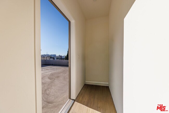 Building Photo - 1187 Crenshaw Blvd