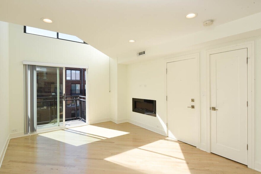 Building Photo - 843 W Grace St