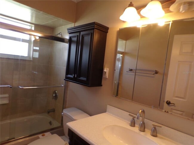 Building Photo - 270 Belaire Ct