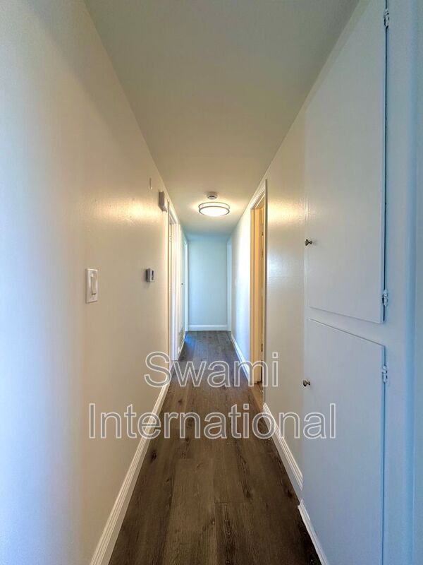 Building Photo - 25532 1/4 Oak St.