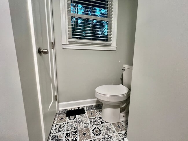 Building Photo - Lovely 3 Bedroom / 2 Bathroom Renovated Ranch Home for Rent