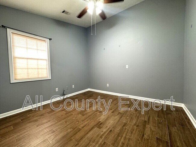 Building Photo - 915 Prestonwood Dr