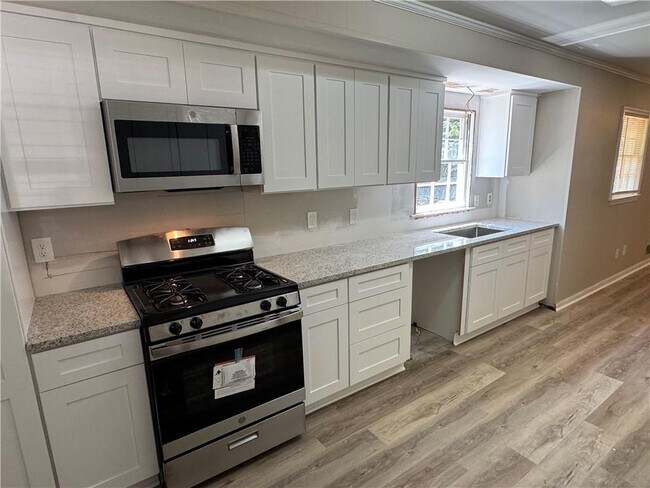 Building Photo - 5594 Laurel Ln NW