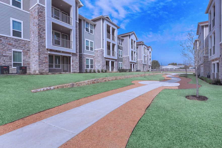 YOUR NEW HOME AWAITS - Alton Park Apartments