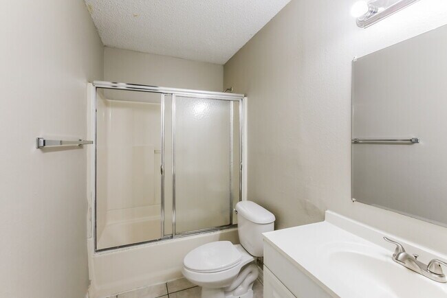 Building Photo - 425 SW 74th Ave
