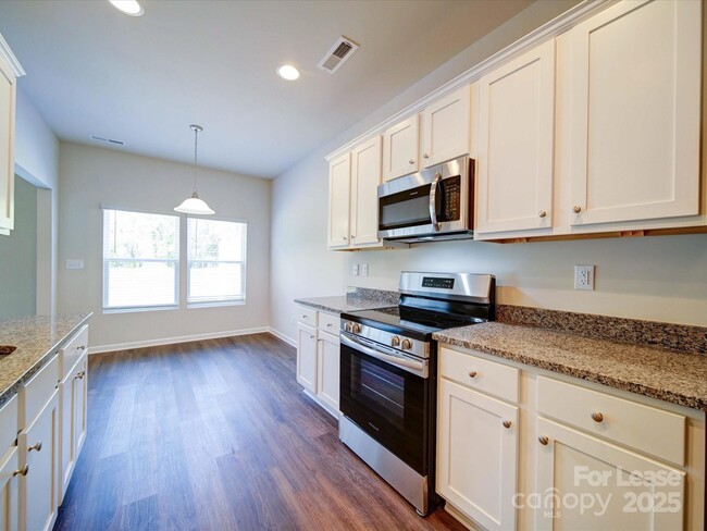 Building Photo - 916 S Battleground Ave