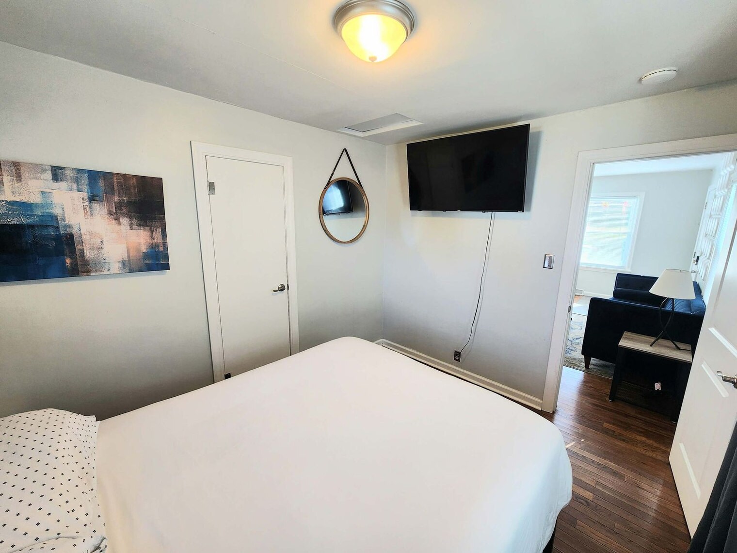 Building Photo - 272 Hoefgen St