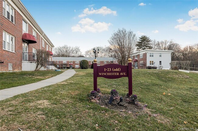 Building Photo - 15 Winchester Ave