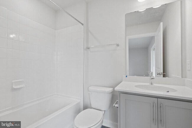 Building Photo - 16628 Green Glade Dr