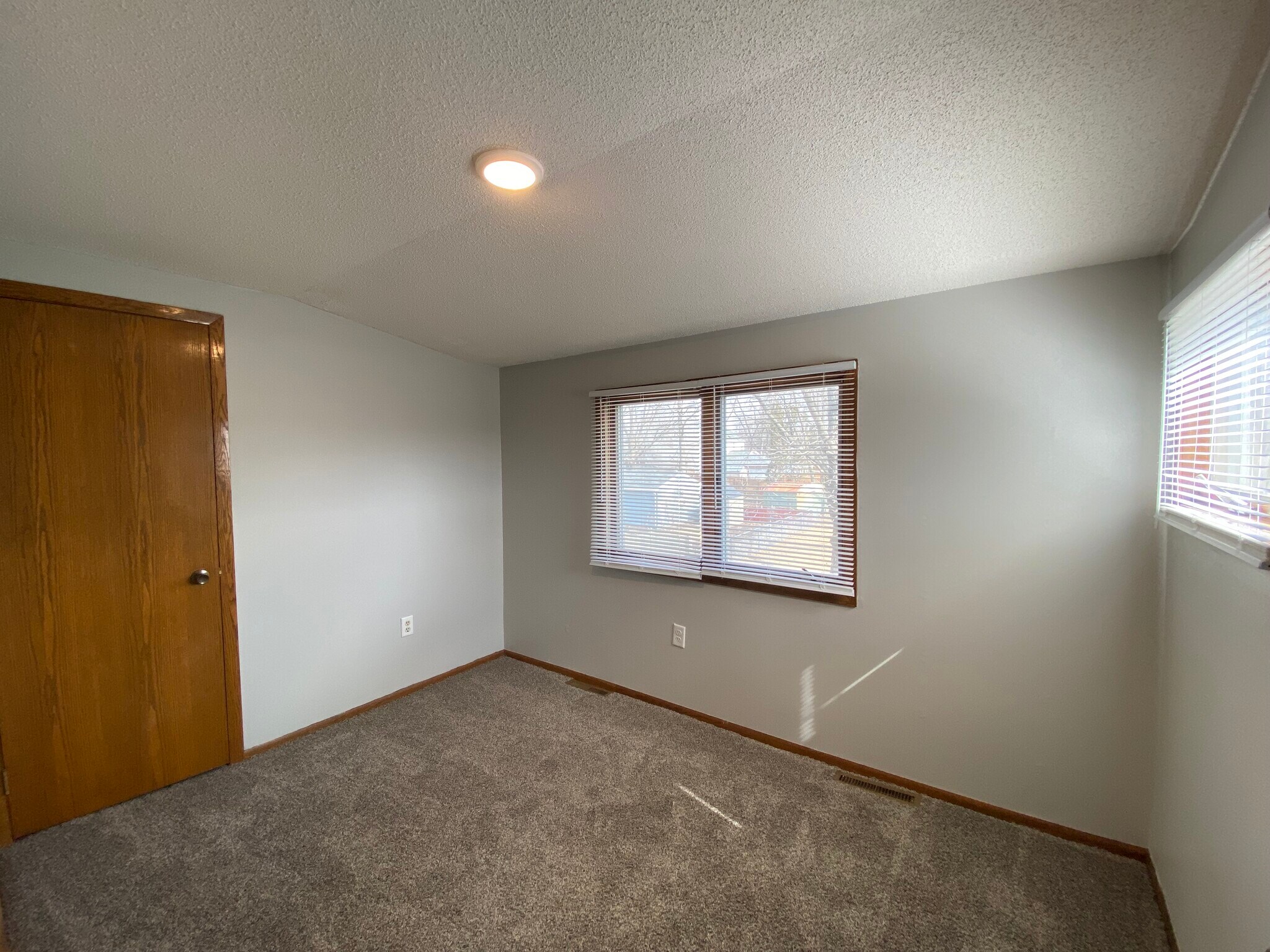 Building Photo - 610 6th Ave NW