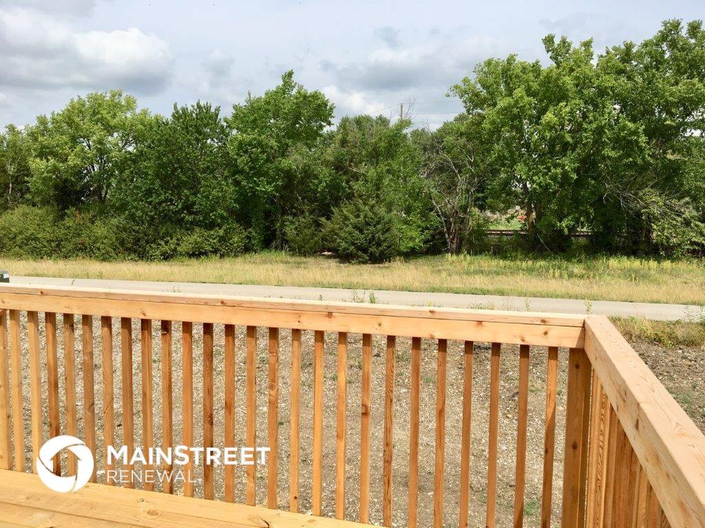 Building Photo - 516 S Poplar St