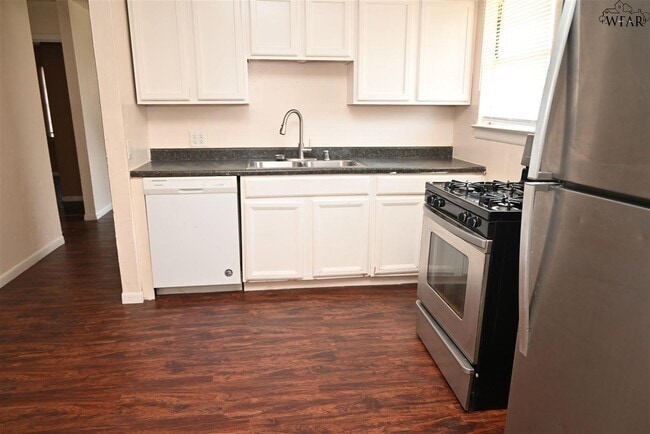 Building Photo - 1421 Harris Ln
