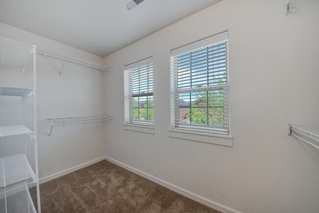 Building Photo - 20469 Brentwood Ave