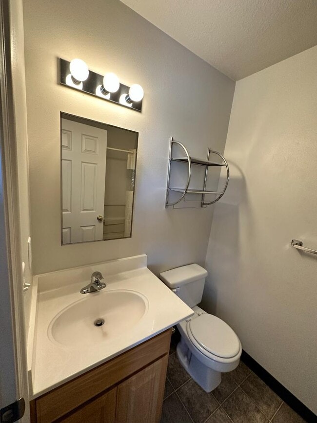 Building Photo - 677 E 600 N