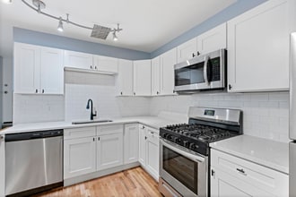Building Photo - 2900 N Damen Ave