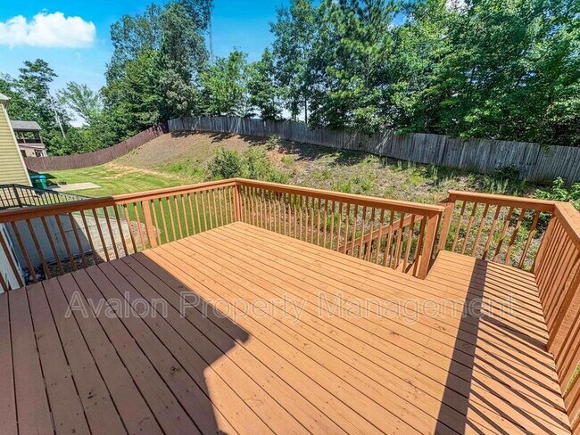 Building Photo - 2435 Manor View