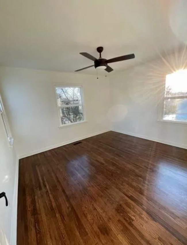 Building Photo - Updated 2-Bed, 1-Bath in Tulsa!