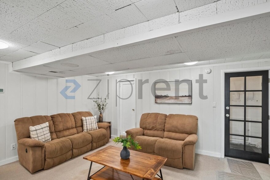 Building Photo - 1337 Acacia St