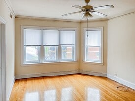 Building Photo - 2008 W Foster Ave