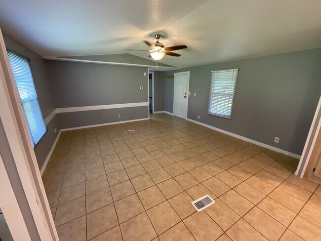 Building Photo - 112 County Road 3563