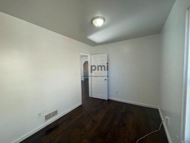 Building Photo - 4635 Towle Ave