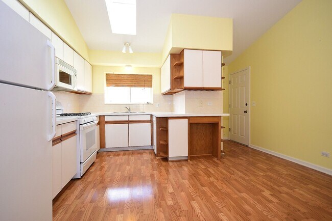 Building Photo - 5351 N East River Rd