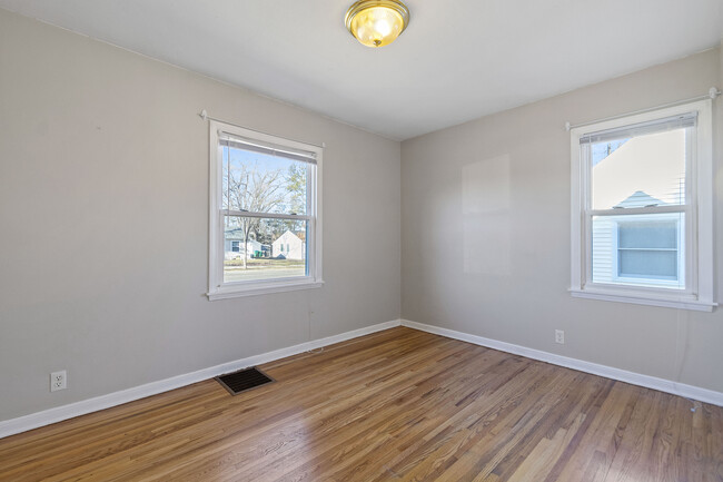 One of two main floor bedrooms - 3139 Utah Ave S