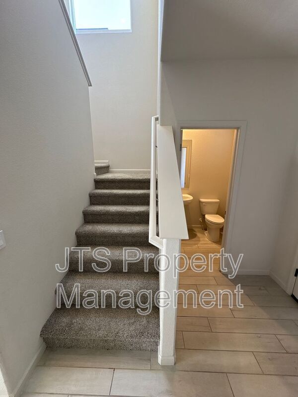 Building Photo - 6033 Woodlands Lp