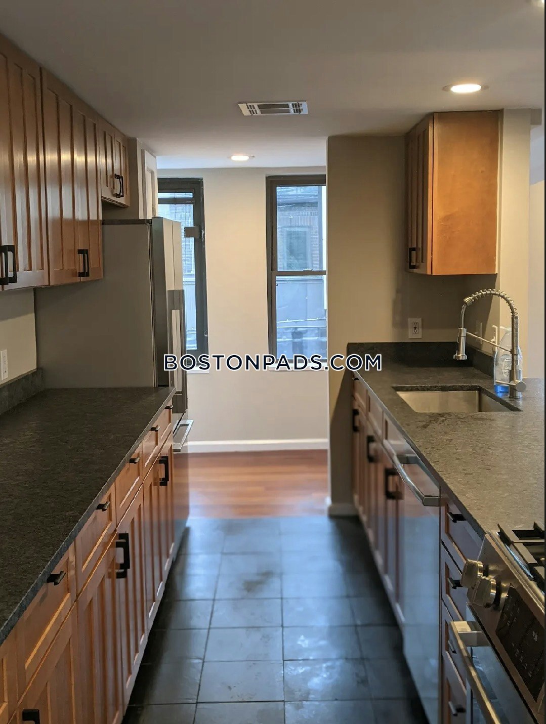 Building Photo - 197 Sidney St