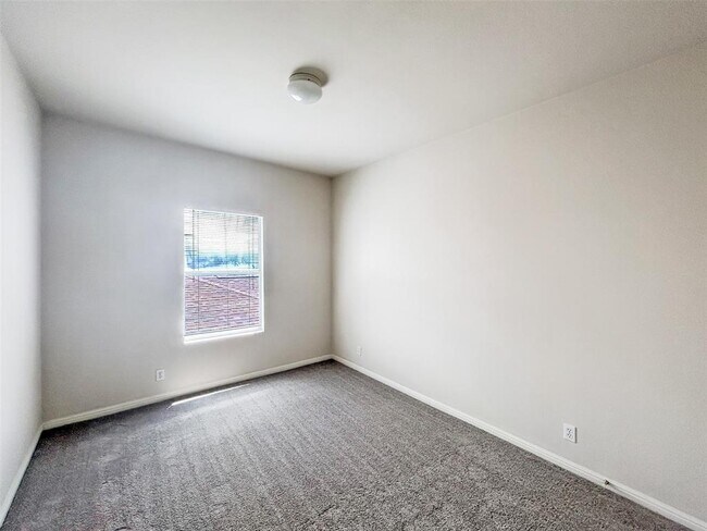 Building Photo - 4712 Lake Champlain Ln