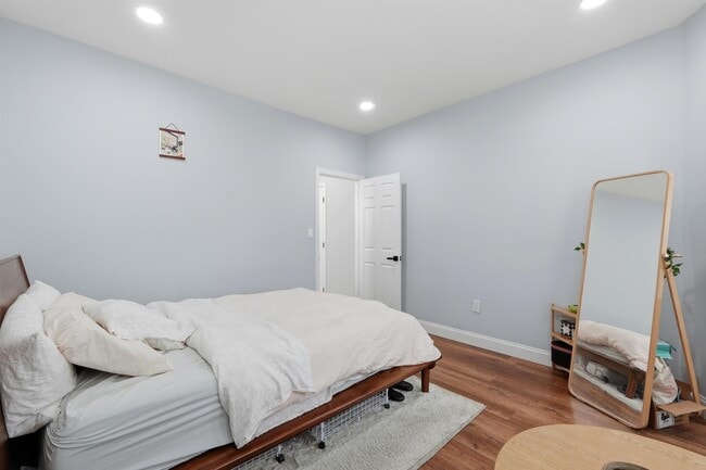 Building Photo - 17 Troy St