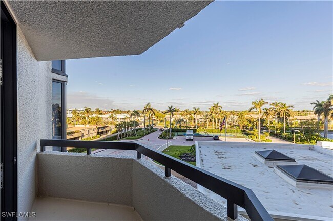 Building Photo - 220 S Collier Blvd
