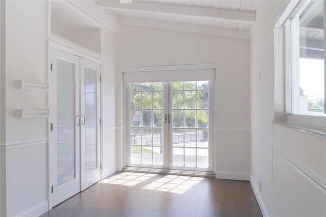 Building Photo - 2101 SW 33rd Ave