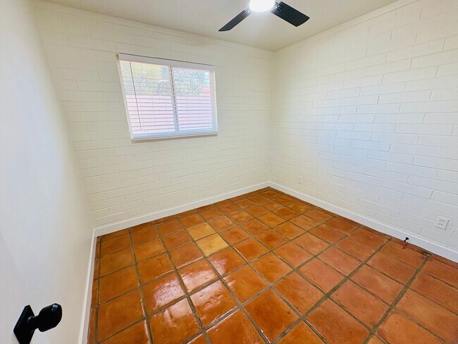 Building Photo - 817 S Melody Ln