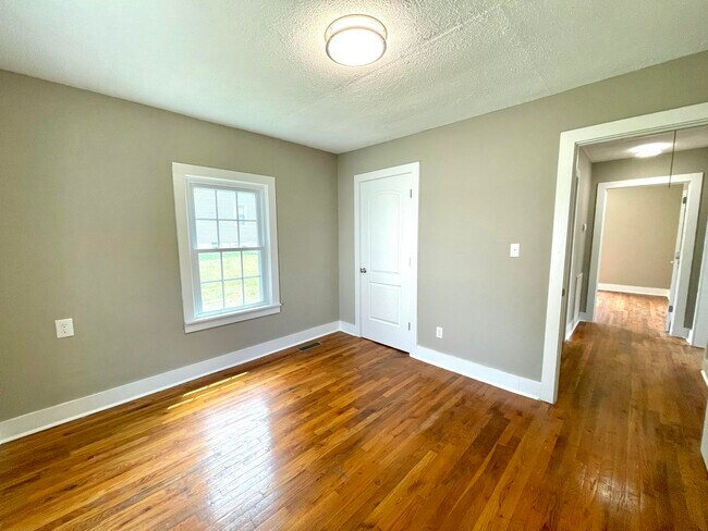 Building Photo - 209 Dixie Dr