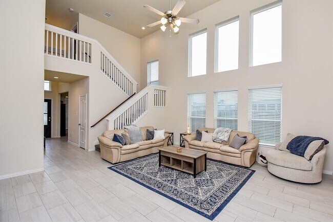 Building Photo - 32903 Silver Mdw Wy