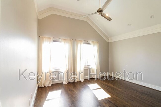 Building Photo - 4313 Floyd St