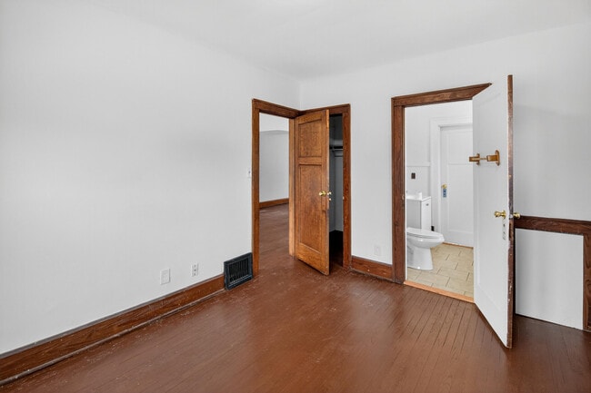 Building Photo - 1927 Harriet St