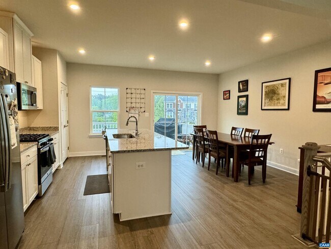 Building Photo - 2034 Landon Ln