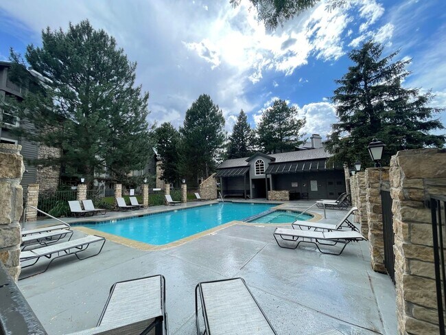 Building Photo - 2575 S Syracuse Way