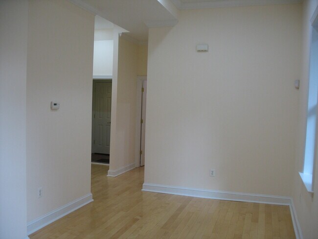 Building Photo - 2120 Mt Royal Terrace