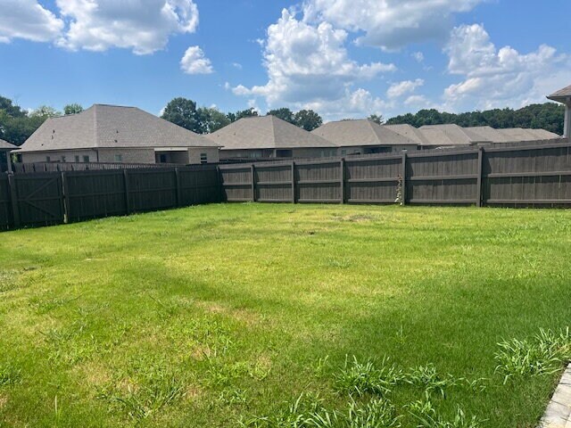 Building Photo - 14741 Greenleaf Dr