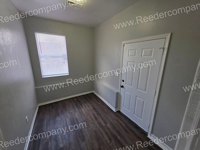 Building Photo - 3 bedroom 1 bathroom house in East Chicago