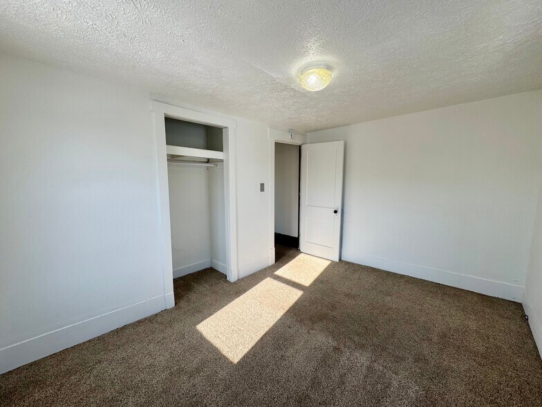 Building Photo - 2709 Abbott Pl NW