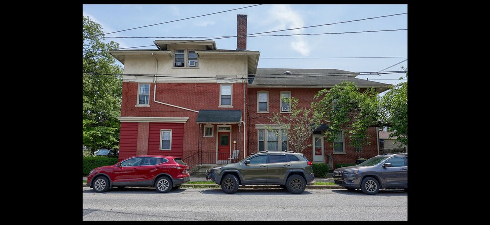 Building Photo - 146 E Clay St