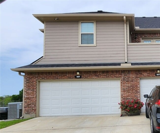 Building Photo - 2157 Big River St