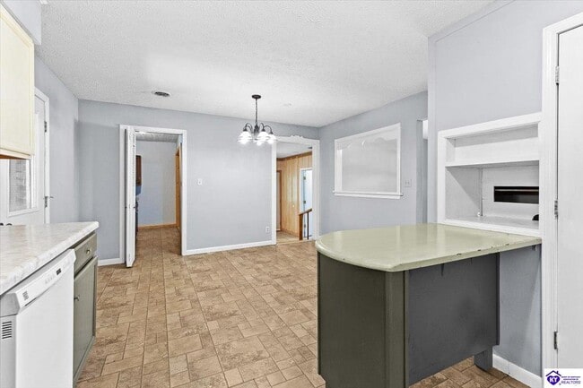 Building Photo - 401 Embry Villa Dr
