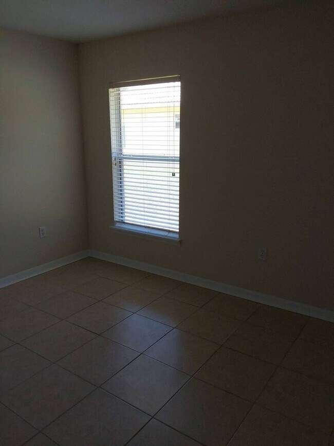 Building Photo - Beautiful 4-Bedroom, 2-Bath Home with 2-Ca...